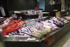 パーシャル窒素氷詰めして納入した猿払産の魚介_北隆丸_オホーツク活魚