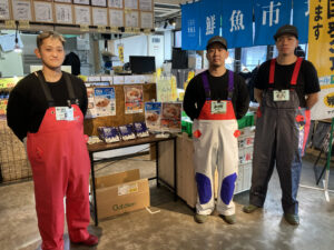 猿払村漁協の若手ホタテ漁師軍団×猿払村 鮭定置 網元 オホーツク活魚×「シハチ鮮魚店」狸COMICHI店～海とまちを近くする～